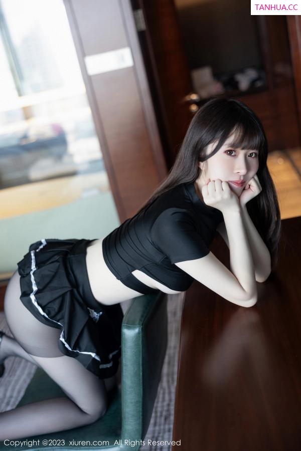   [XiuRen]高清写真图 2023.11.09 No.7637 林悠悠 短裙美腿第29张图片